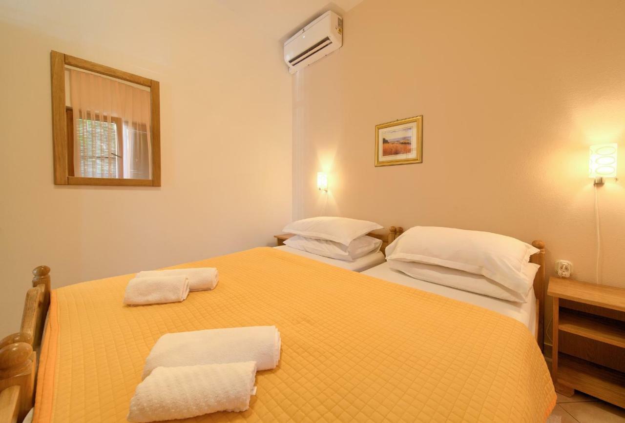 Apartments Loncar Krk Town Εξωτερικό φωτογραφία